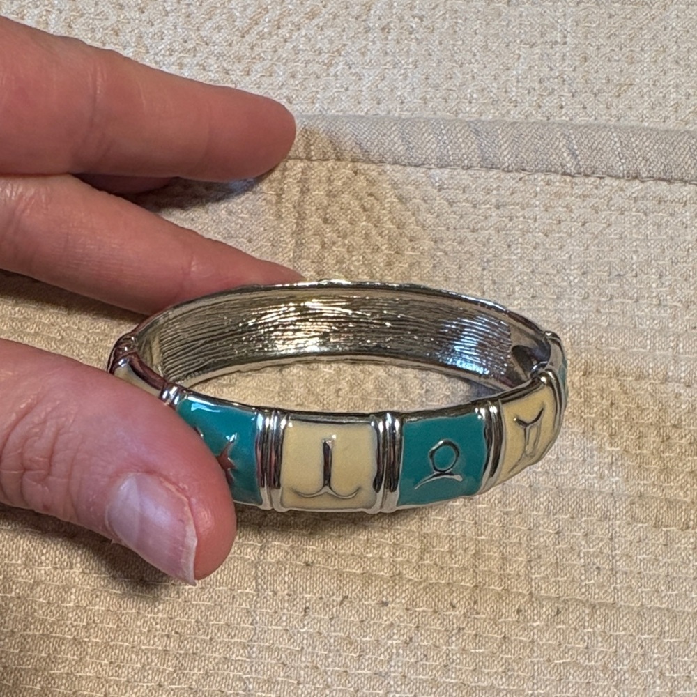 Vintage Astrological Enamel zodaic bracelet made in korea. In EUC - Picture 7 of 7
